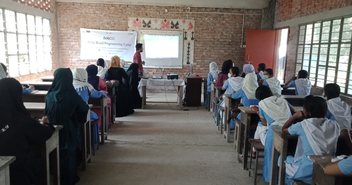 কমরেড রতনসেন কলেজিয়েট গার্লস স্কুল-এ "বিডি গার্লস কোডিং হ্যালো ওয়ার্ল্ড প্রোগ্রামিং কর্মশালা"